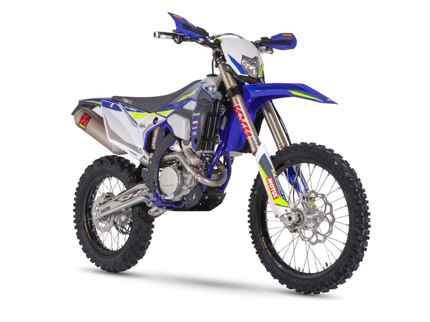 With no kickstart boss, the Sherco 300 SEF Factory is electric start only like most in this category.