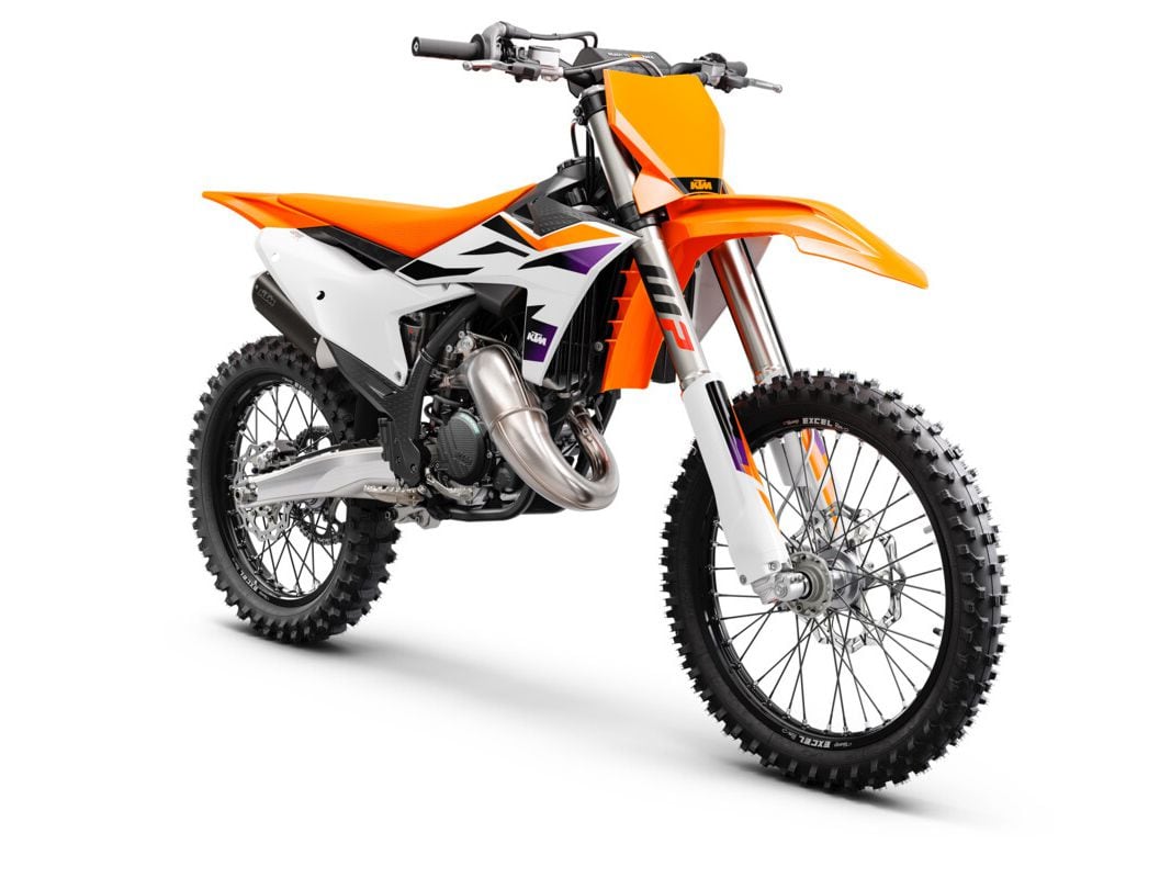 KTM’s 125 SX enters its second year equipped with fuel injection, electric start, and an electronic power valve.