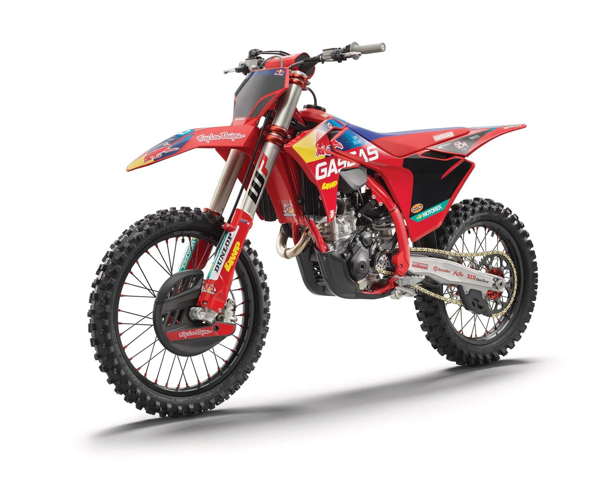 The MC 250F Factory Edition comes standard with front disc guard, carbon-composite skid plate, and red frame guards. Its engine is basically new from inside out from the five-speed gearbox, cases, cylinder, and piston up to its twin-cam head. Like the 450, it has a complete list of electronic rider aids (launch control, traction control, quickshifter, and choice of engine maps).