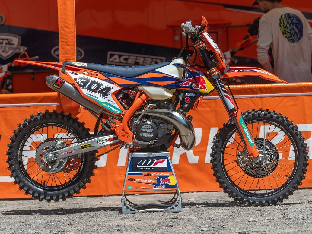 Manuel Lettenbichler raced Josh Toth’s KTM 300 XC-W TPI at the Tennessee Knockout, though Manni brought his own suspension, handlebar, tires, mousses, and grips.