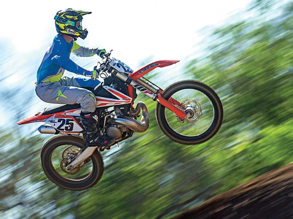 250 Comparison: 2017 Yamaha YZ250 vs. 2017 KTM 250 SX | Dirt Rider