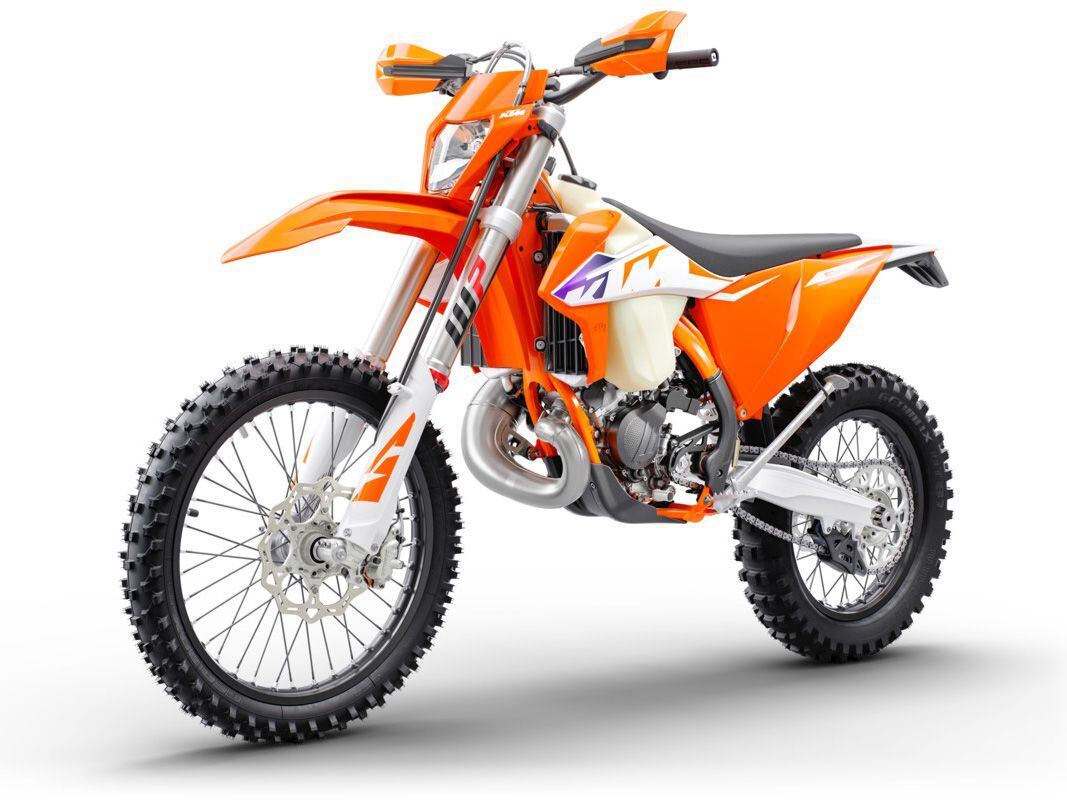 The switch from a black to orange frame for MY23 means we’ll more than likely see all-new enduro and dual sport motorcycles from the Austrian manufacturer in 2024.