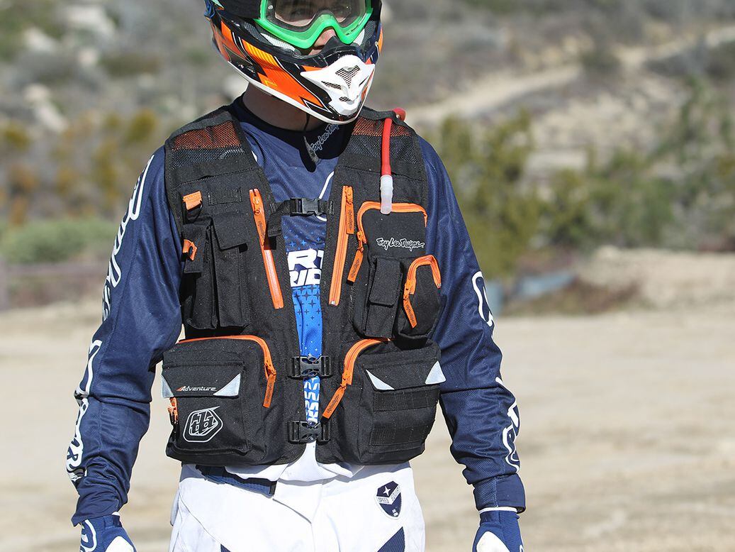 VIDEO Troy Lee Designs Adventure Transfer Vest DR Tested Dirt