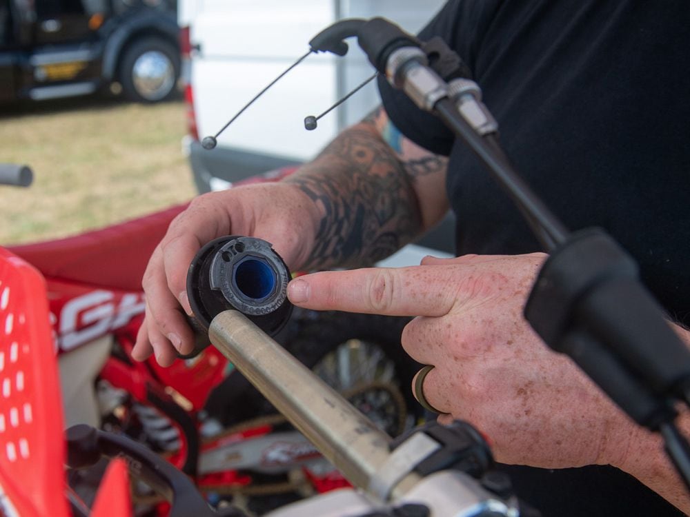 Pro Wrenching Tip—How To Clean Your Throttle Assembly