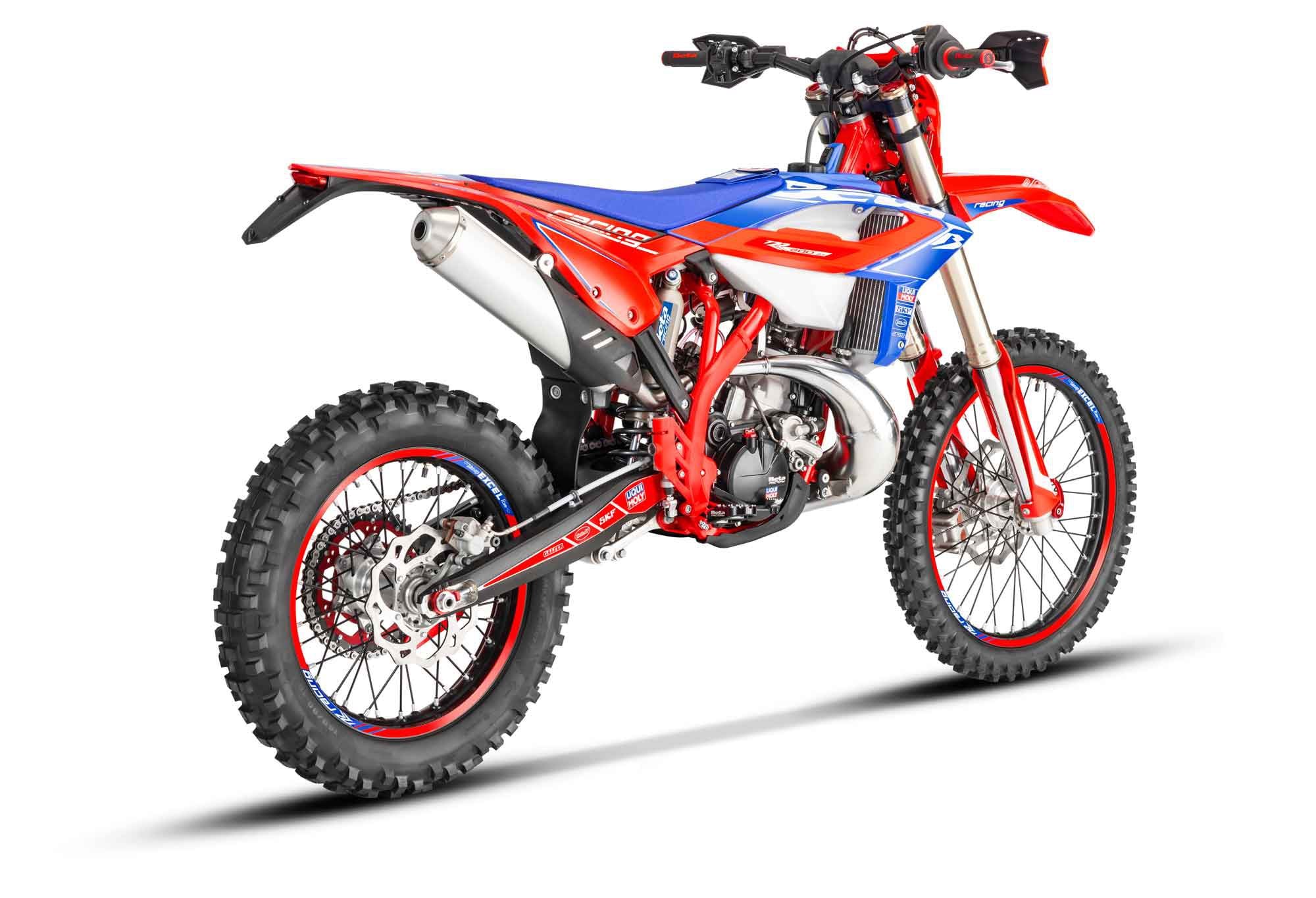 Last year Beta improved the performance of the 200 Race Edition (shown here) and 300 Race Edition models. Compared to the standard version, the 200 RR Race Edition has a different cylinder head and a single, stiffer power valve (versus two used in the RR).