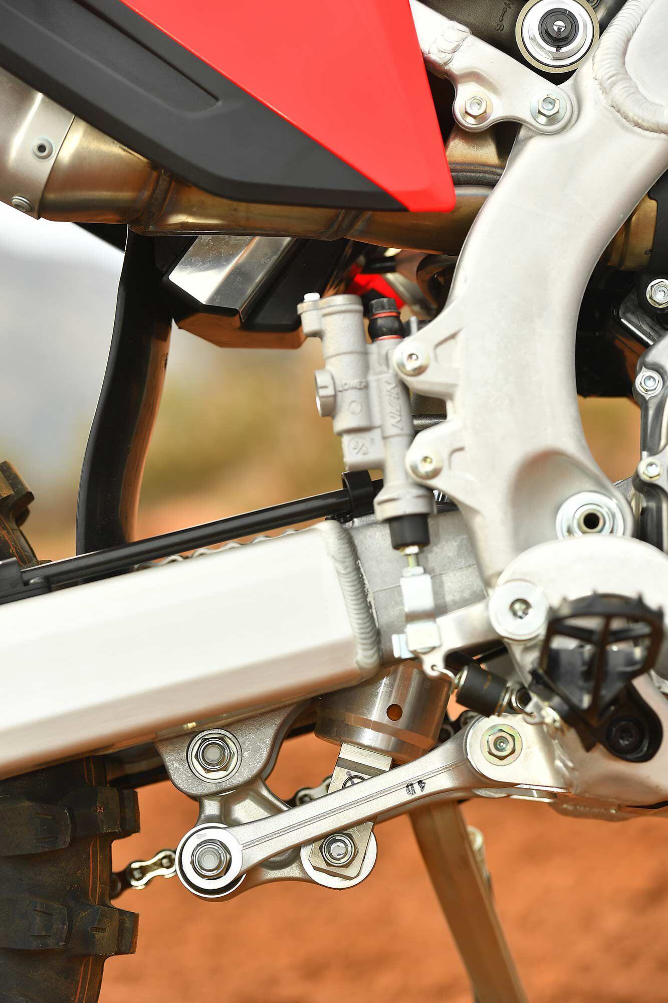 The 50 Nm shock spring and settings are much lighter than the standard CRF450R baselines. Even factory Showa technicians mark baseline suspension settings with a Sharpie. #LearnFromThePros