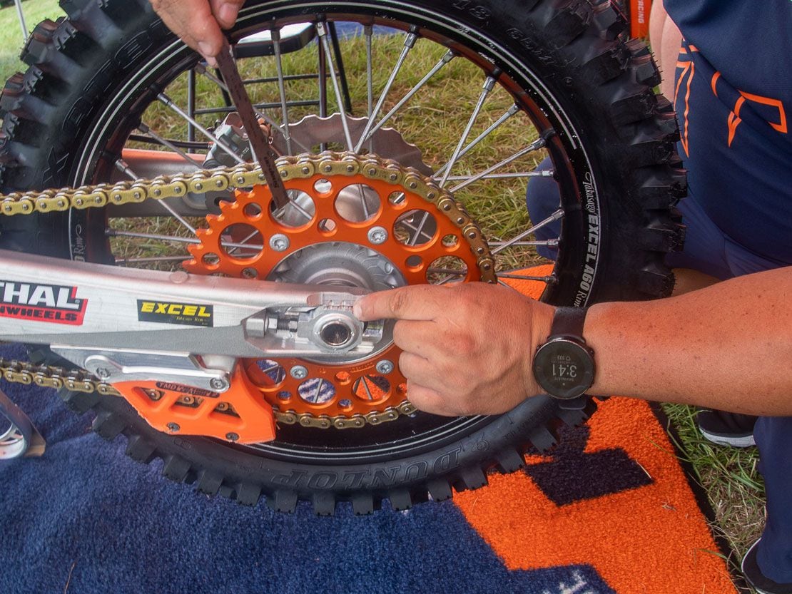 tightening bike chain