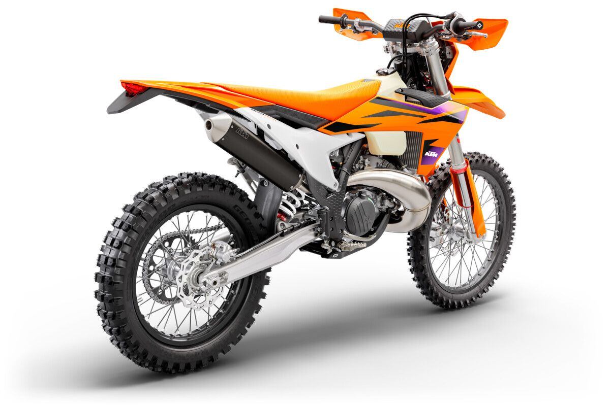 An electronic oil-injection system is still employed on the XC-Ws, eliminating the need to premix fuel.