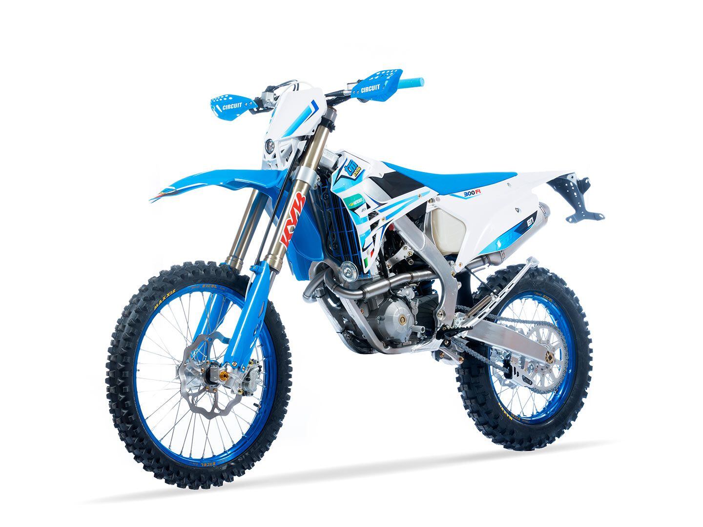 With its 299cc engine, the TM EN 300 Fi 4T slots in between the EN 250 Fi 4T and the Italian manufacturer’s largest enduro, the EN 450 Fi 4T.