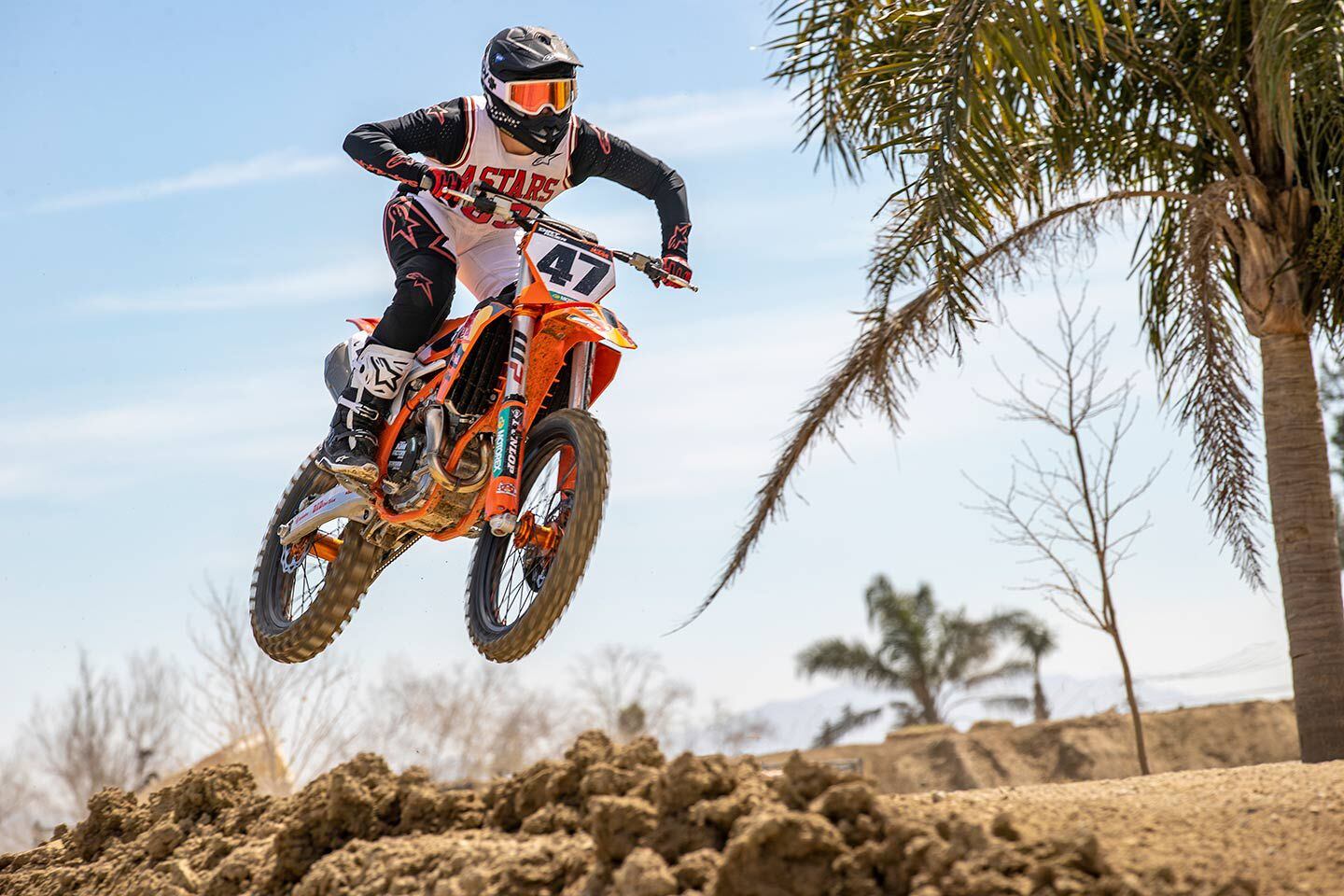 Firm and with plenty of holdup, the 450 SX-F Factory Edition’s suspension setting is well-suited to intermediate- and pro-level riders.