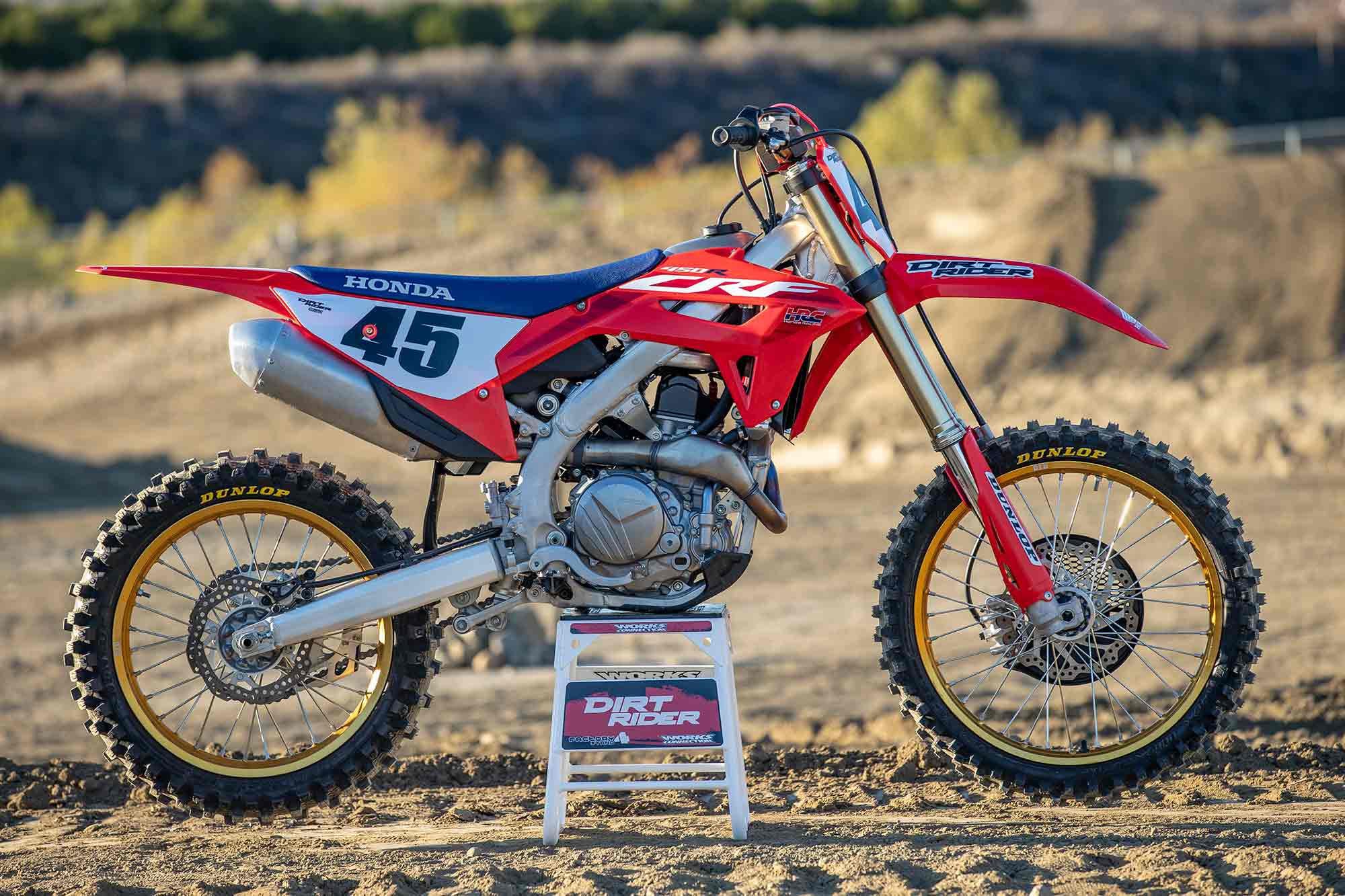 From the outside, Honda’s CRF450R looks identical to last year, save for different radiator shroud graphics and the introduction of the 50th Anniversary Edition colorway pictured here. However, Big Red gave its flagship motocrosser a mid-generation update with notable engine, suspension, and chassis revisions.