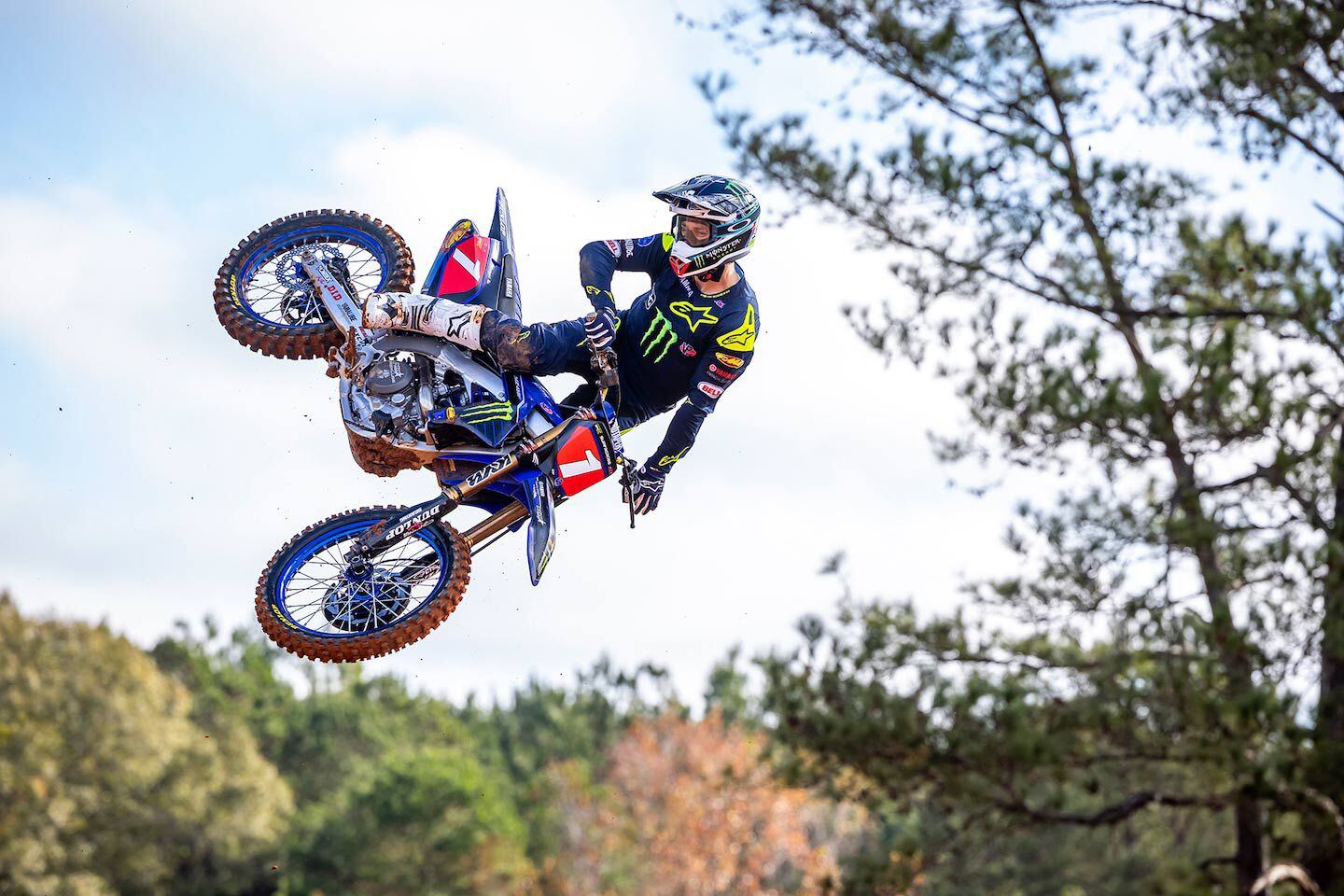 Eli Tomac returns to the Monster Energy Yamaha Star Racing team to defend his title in Monster Energy AMA Supercross. An interesting thing to note here is his use of Xtrig ROCS (Revolutionary Opposing Clamp System) triple clamps instead of the Neken units the team typically employs.