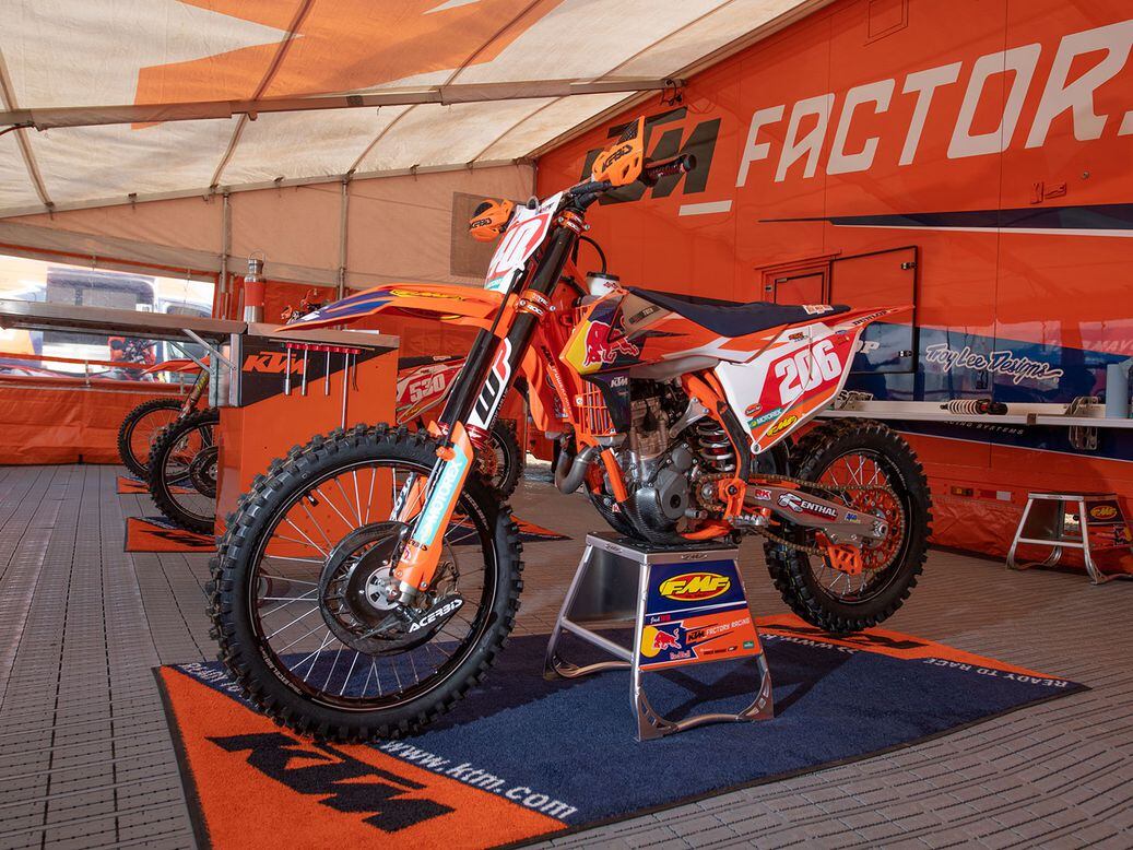 A Week In The Life Of A Factory Off Road Dirt Bike Mechanic Dirt Rider