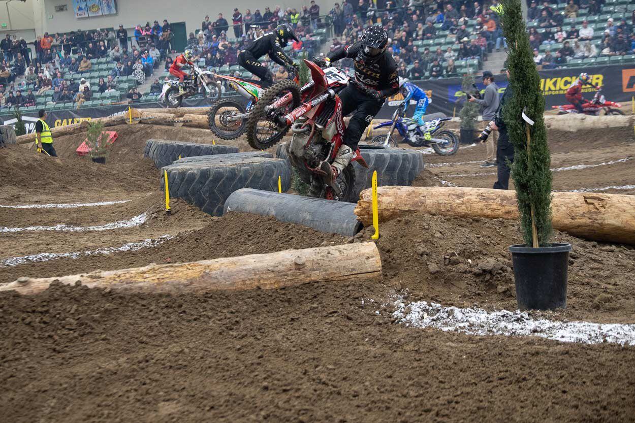 How To Turn Your Dirt Bike in the Air | Dirt Rider, image size:1250x833