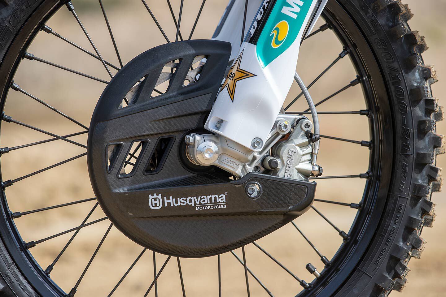 A floating front brake disc is covered by a new 2K carbon composite guard.