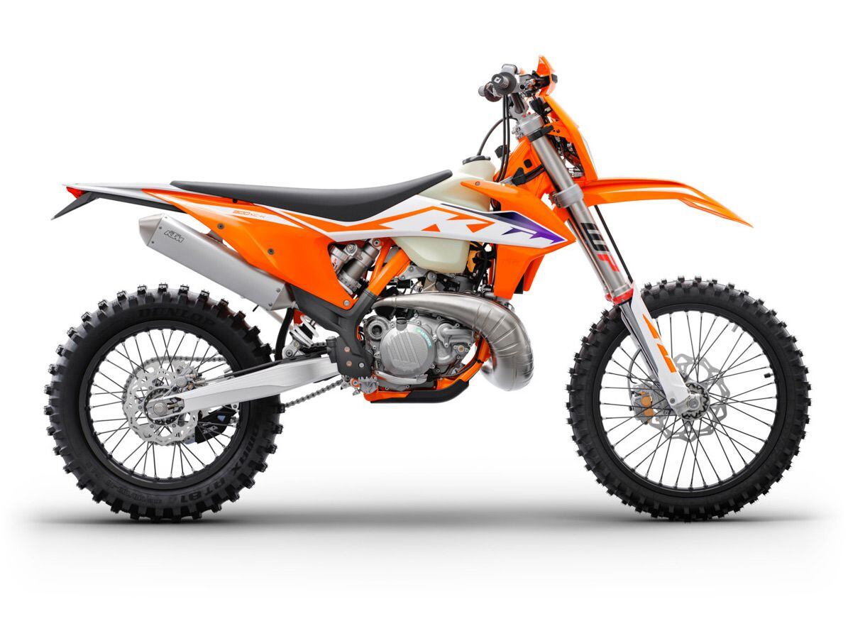 To pay homage to its enduro models from the early 1990s, KTM selected a white, purple, and orange color scheme for MY23.