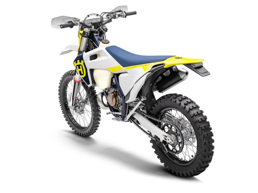The TE 150’s chromoly steel frame is paired with a composite carbon fiber subframe for stability, feedback, and comfort.