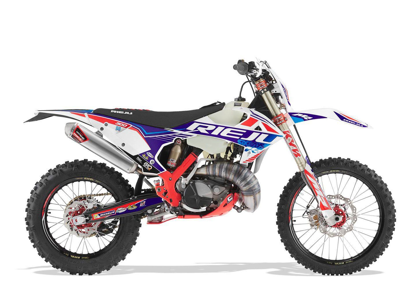 The MR Six Days 300 takes the biggest MR Pro model and gives it the ISDE treatment. This year it nods to the 2022 French ISDE, next it will presumably be inspired by the Argentinian ISDE of 2024.