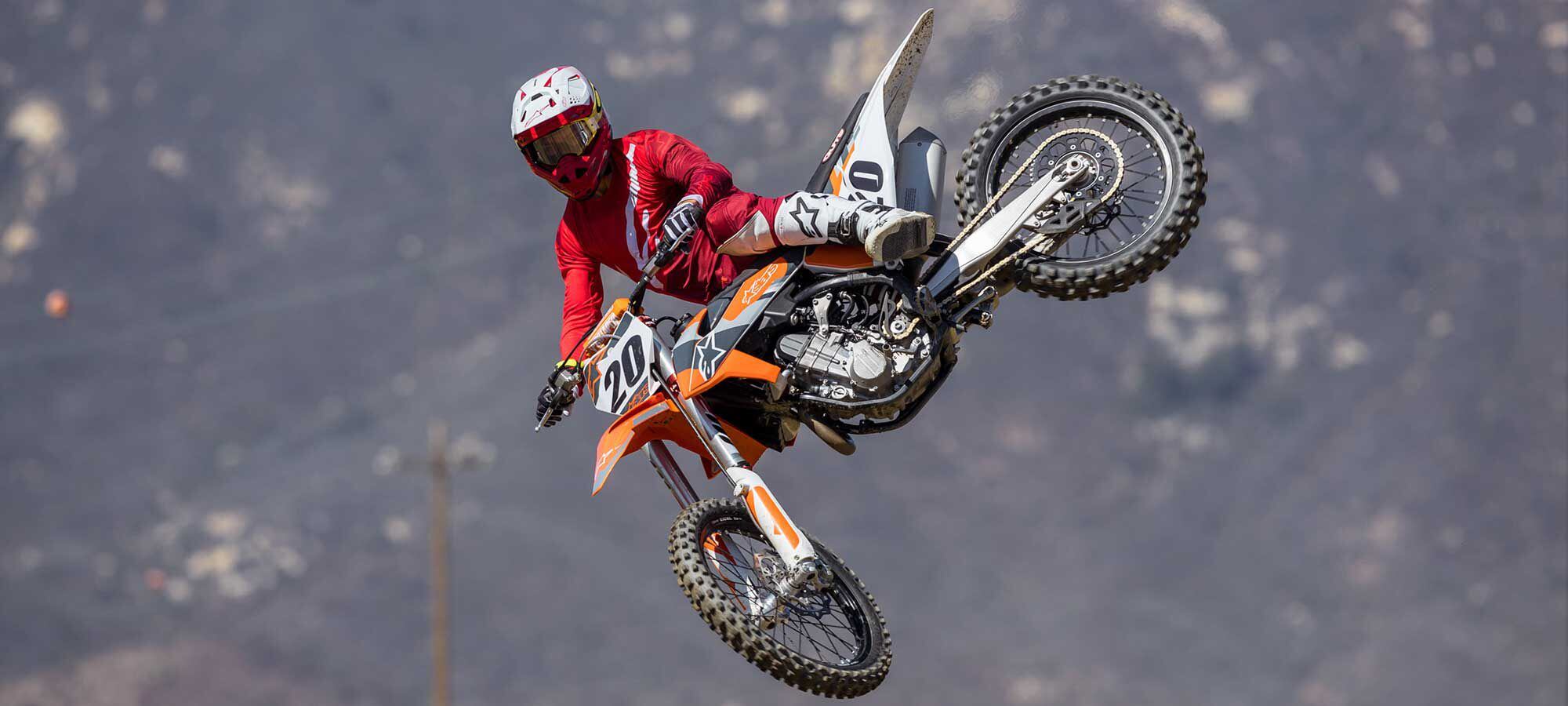 Alpinestars Launches 2019 Motocross Collection | Dirt Rider