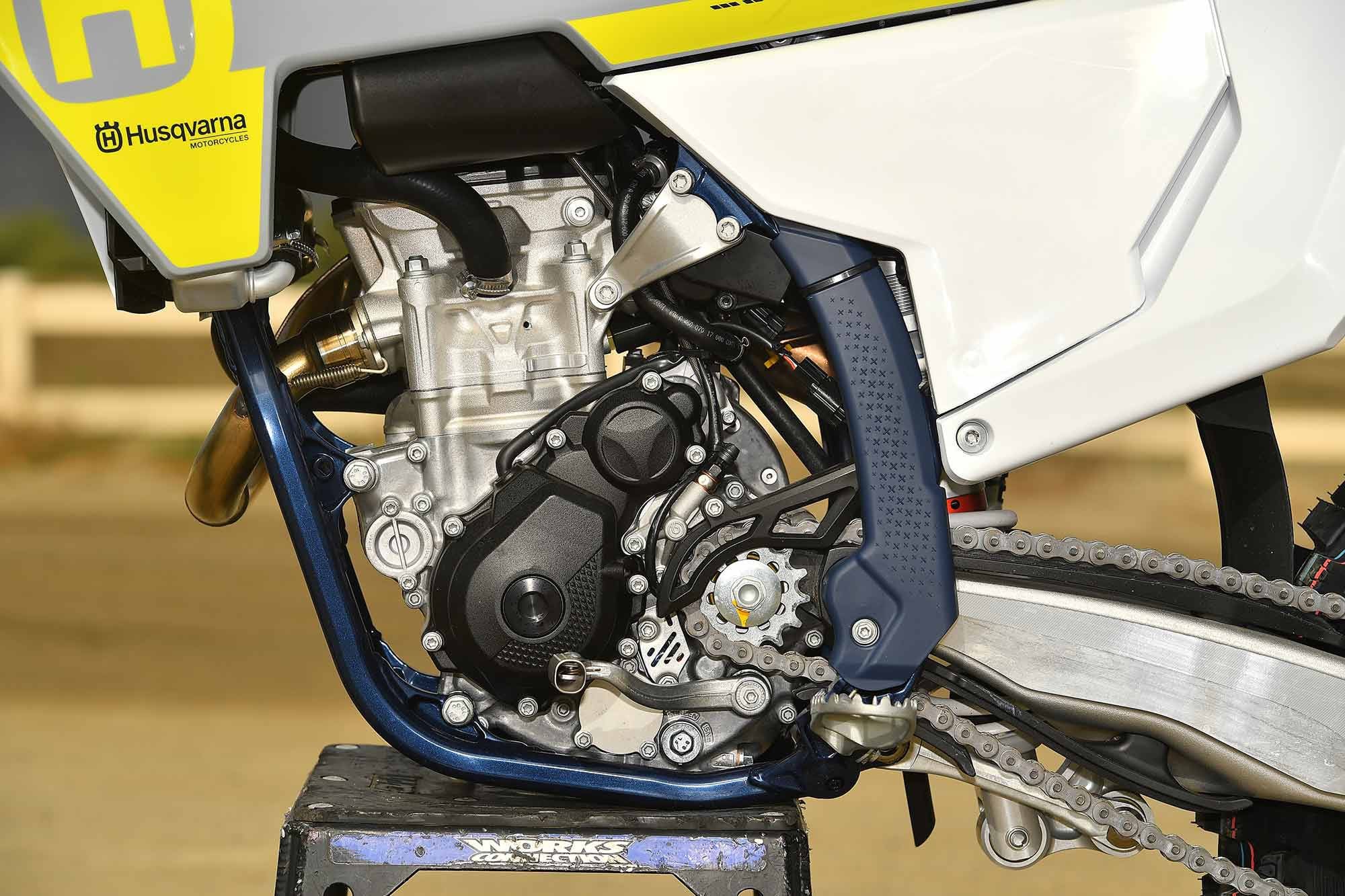 The FC 250 engine looks almost identical to the FC 350′s. The only way to tell the difference is by the quarter-liter powerplant’s shorter cylinder.
