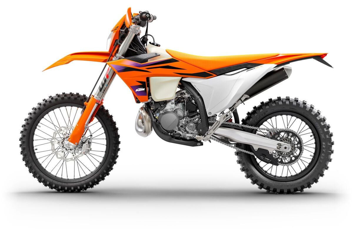 Instead of transfer port injection (TPI) like on the previous-generation models, the 2024 KTM two-stroke enduros are equipped with throttle body injection (TBI).
