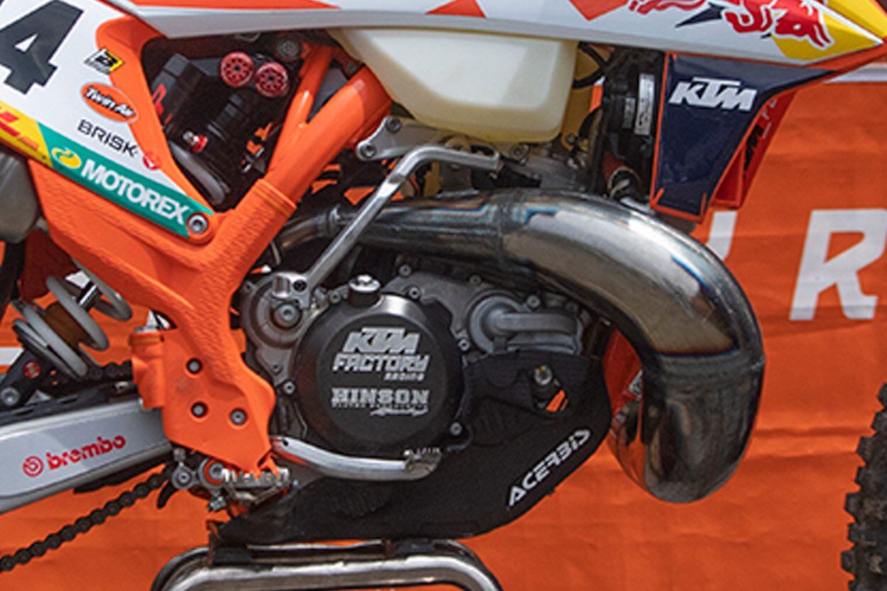 The fuel-injected two-stroke engine has a 165-gram flywheel weight added for a smoother power delivery, while a Hinson Racing clutch handles the transfer of power from the engine to the rear wheel. The Dell’Orto 39mm throttle body is stock.