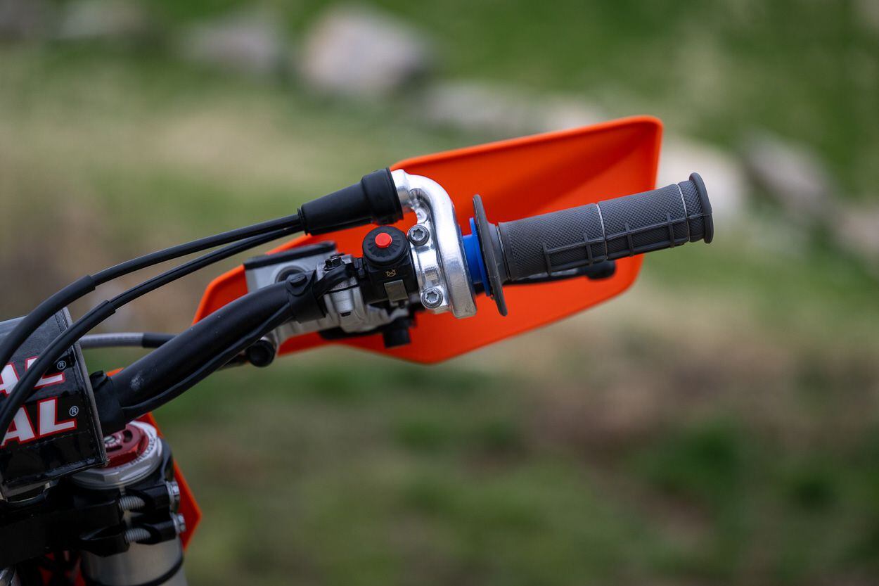 A Nihilo Concepts throttle housing is paired with a Motion Pro throttle tube.