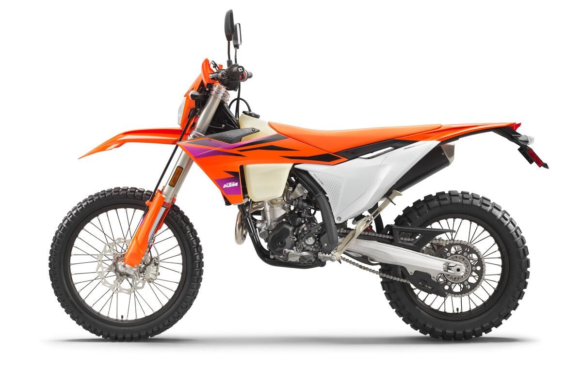 All of the 2024 KTM enduros and dual sports have been given new central double-cradle chromoly steel frames with reworked rigidity characteristics. Suspension and bodywork are also new across the range.