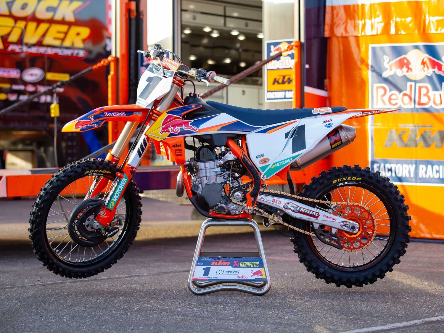 Webb’s mechanic Carlos Rivera, who spent many seasons spinning wrenches for Ryan Dungey when he was winning premier class titles, took us through the reigning champ’s 450 SX-F.