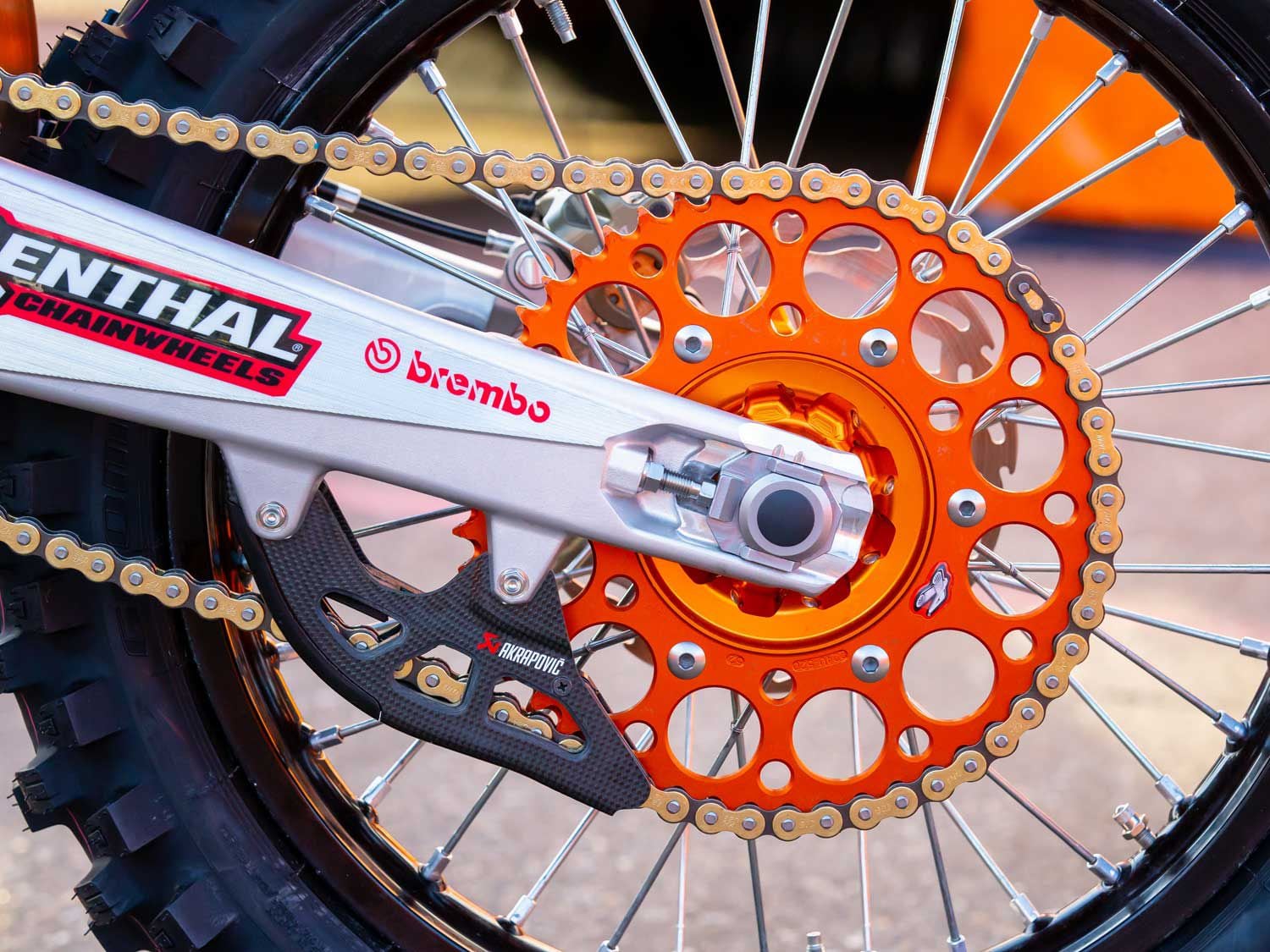 Renthal sprockets are driven by a D.I.D 520MX chain. The gearing of the reigning champ’s bike is 14/52.