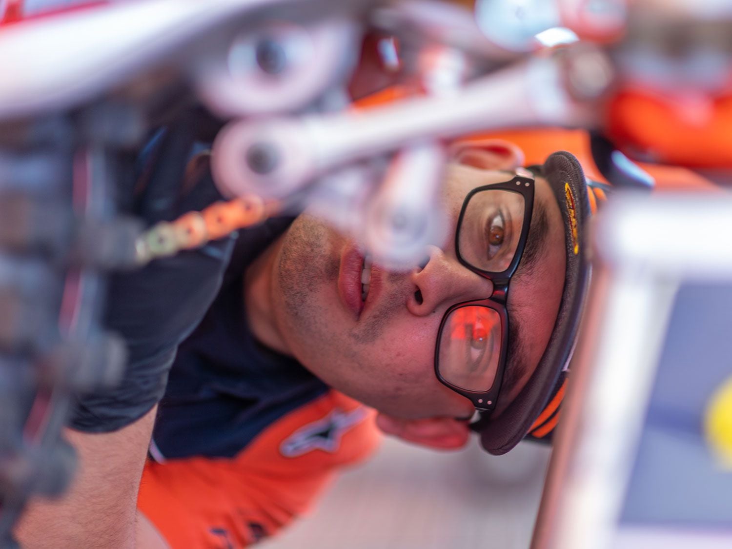 Jose Cordova double-checks the suspension linkage on Ben Kelley’s bike.