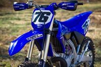 Detalhes dos garfos dianteiros Yamaha YZ250X 2024