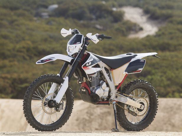 2018 AJP PR4 Enduro 240 First Ride Review | Dirt Rider