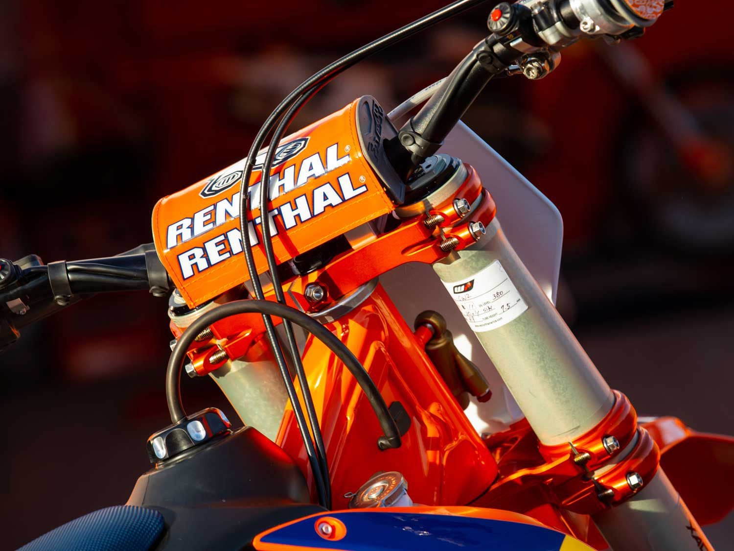 After running a Neken triple clamp last year, Webb chose to switch to the KTM PowerParts factory triple clamp for 2020. Also, behind the front number plate is a Showa steering damper, which is mounted to the frame and lower triple clamp.